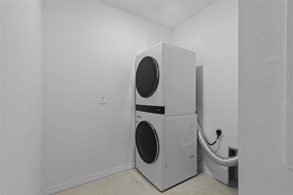 На продажу: $399,999 (4 спален, 2 ванн, 2156 Квадратных фут)