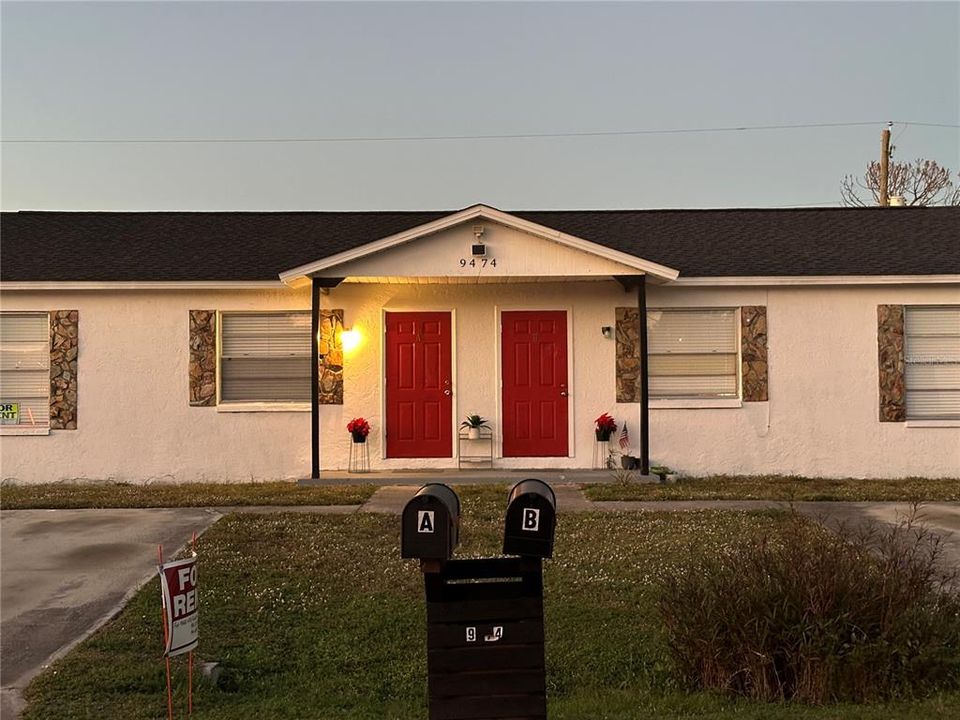 For Rent: $1,400 (2 beds, 1 baths, 742 Square Feet)