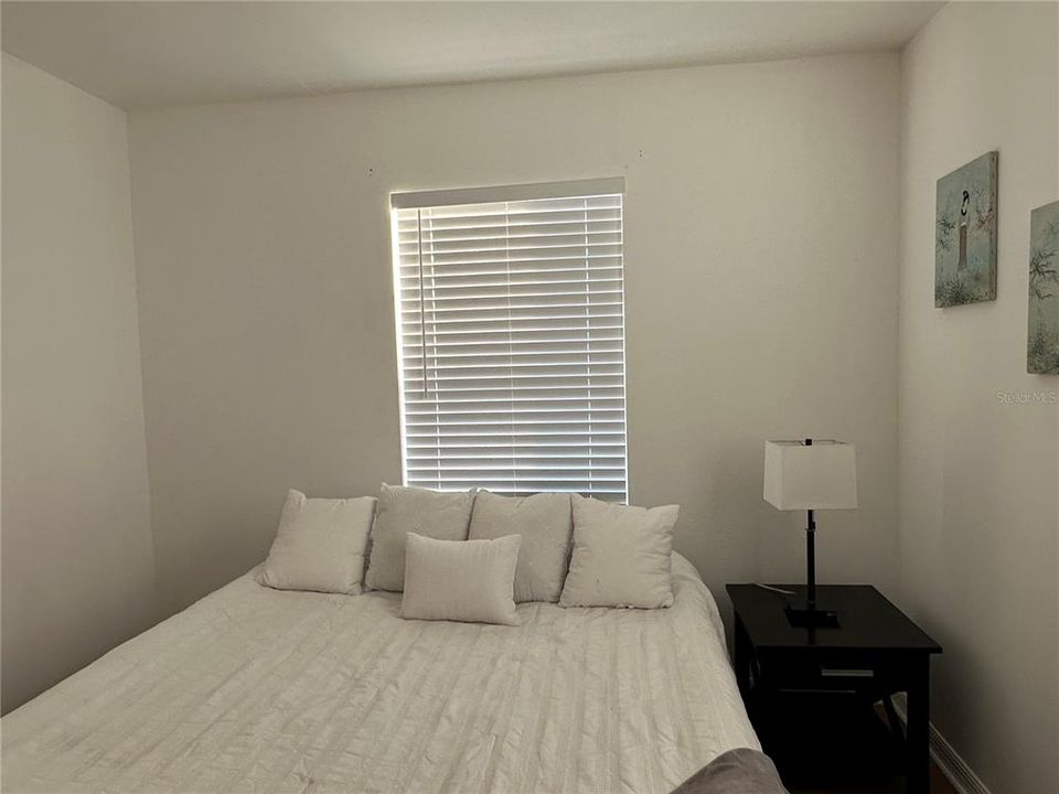 For Rent: $1,400 (2 beds, 1 baths, 742 Square Feet)