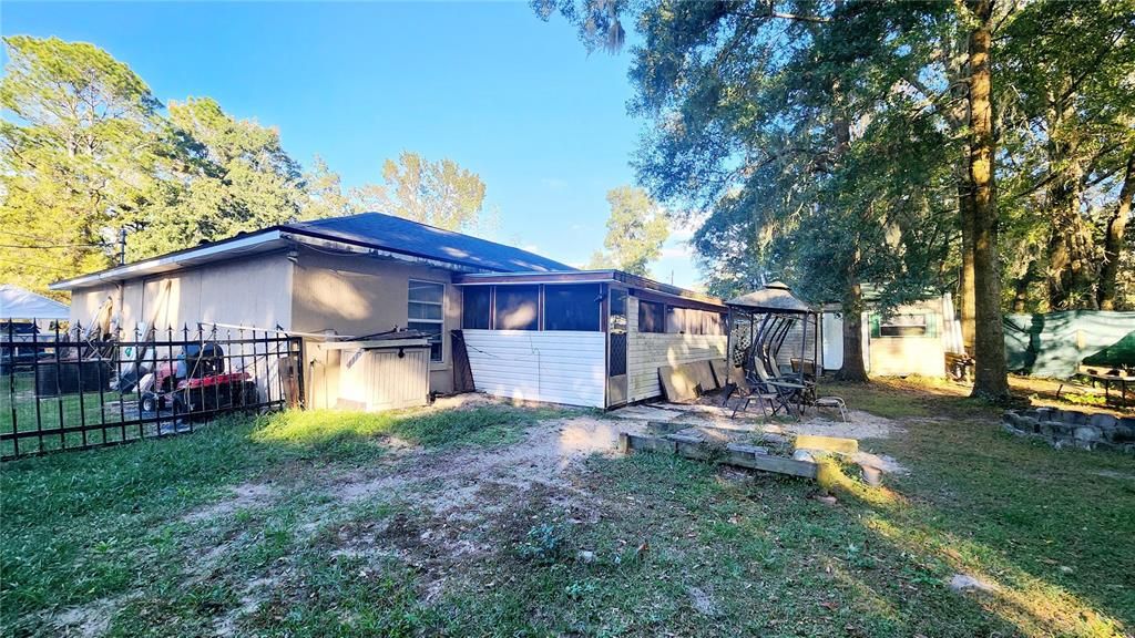 For Sale: $220,000 (3 beds, 2 baths, 1191 Square Feet)