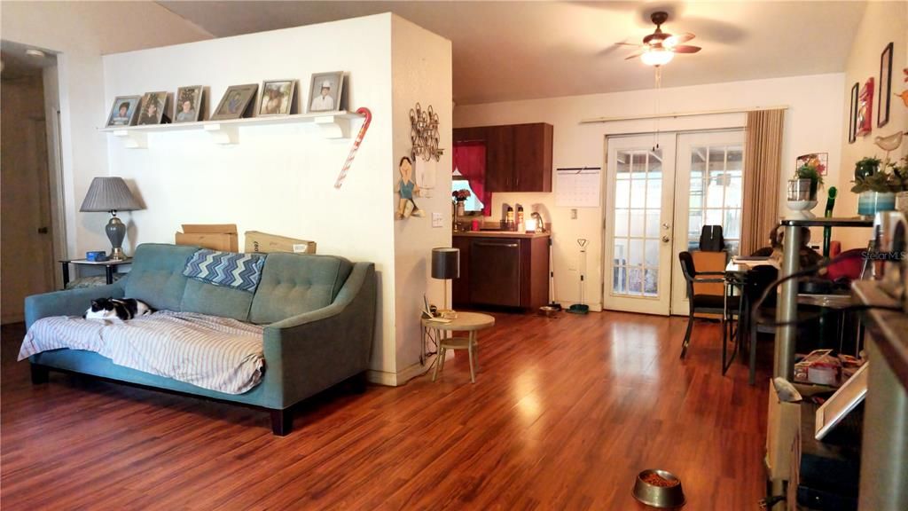 For Sale: $220,000 (3 beds, 2 baths, 1191 Square Feet)