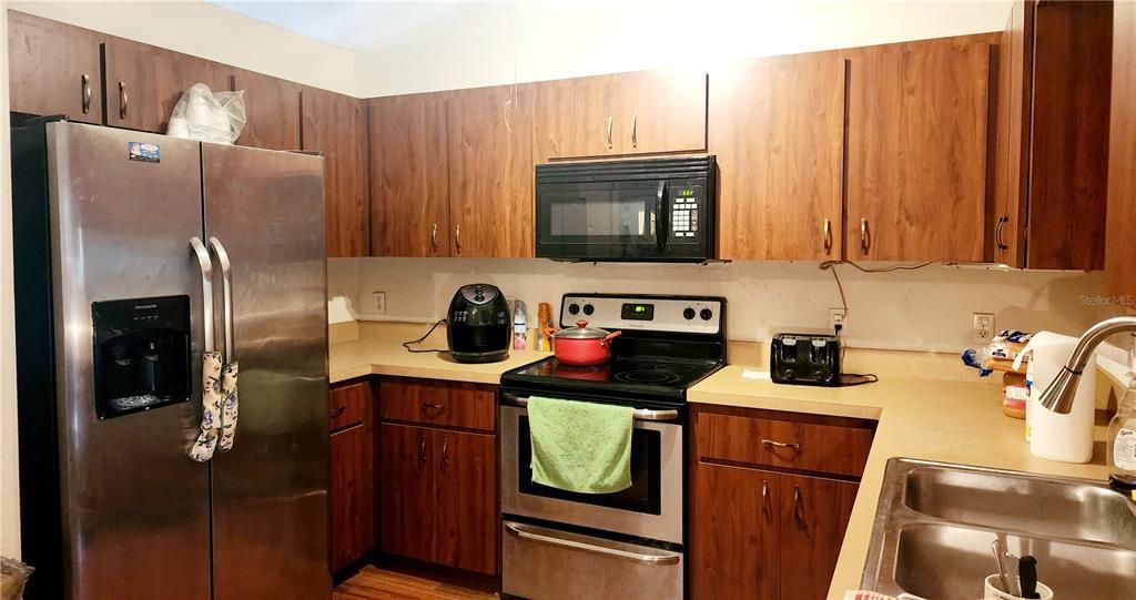 For Sale: $220,000 (3 beds, 2 baths, 1191 Square Feet)