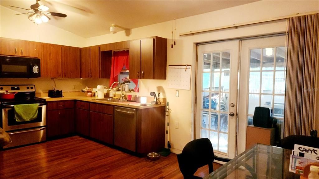 For Sale: $220,000 (3 beds, 2 baths, 1191 Square Feet)