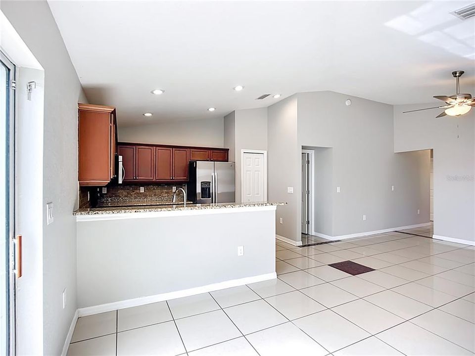 En Venta: $315,000 (3 camas, 2 baños, 1305 Pies cuadrados)