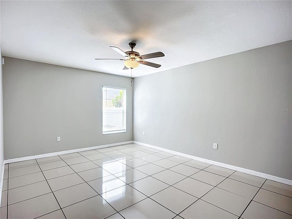 En Venta: $315,000 (3 camas, 2 baños, 1305 Pies cuadrados)