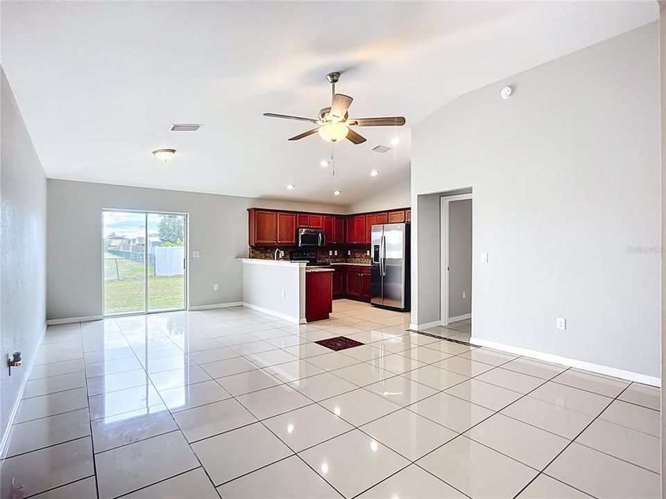 En Venta: $315,000 (3 camas, 2 baños, 1305 Pies cuadrados)