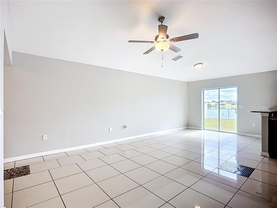 En Venta: $315,000 (3 camas, 2 baños, 1305 Pies cuadrados)