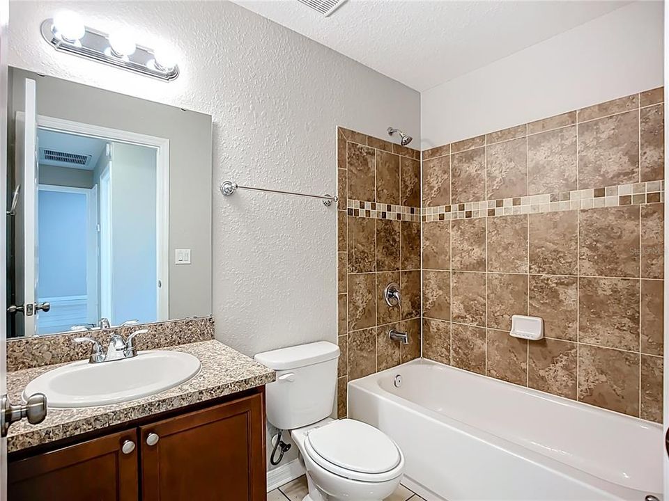 En Venta: $315,000 (3 camas, 2 baños, 1305 Pies cuadrados)