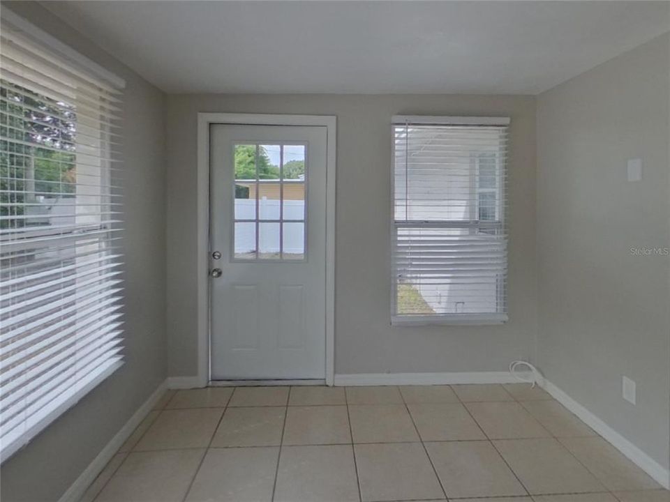 Activo con contrato: $2,319 (3 camas, 2 baños, 1456 Pies cuadrados)