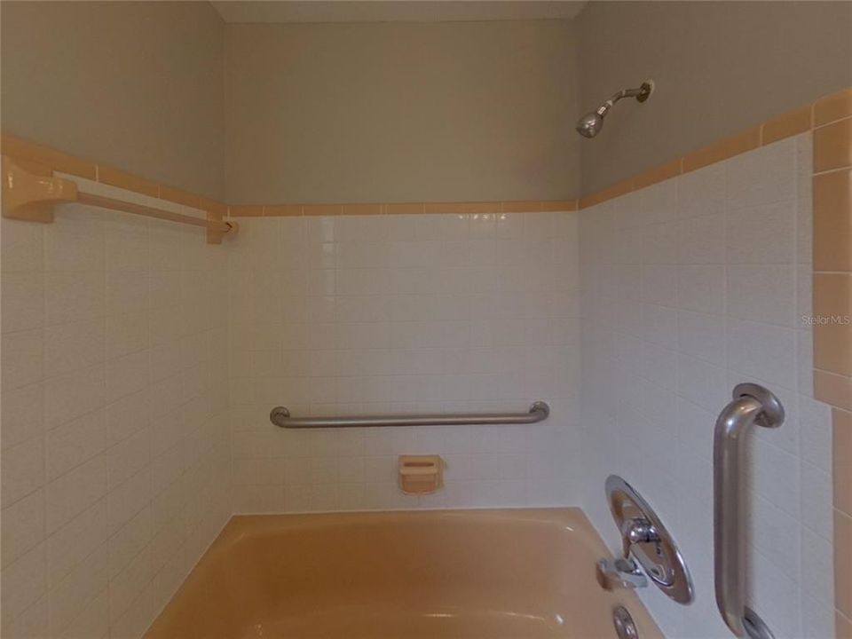 Activo con contrato: $2,319 (3 camas, 2 baños, 1456 Pies cuadrados)