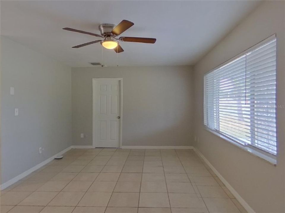 Activo con contrato: $2,319 (3 camas, 2 baños, 1456 Pies cuadrados)