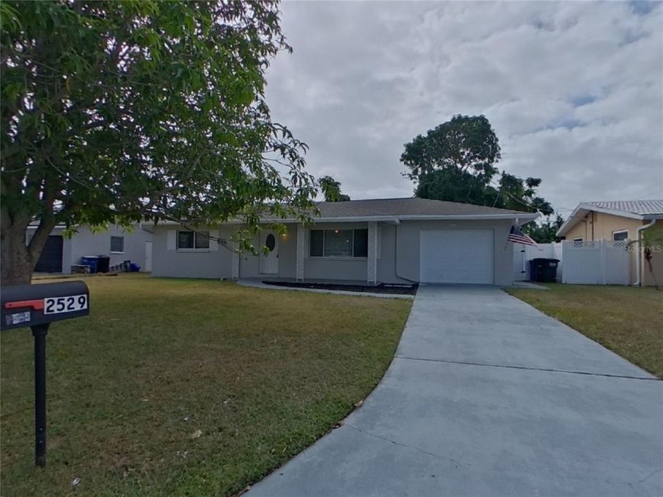 Activo con contrato: $2,319 (3 camas, 2 baños, 1456 Pies cuadrados)