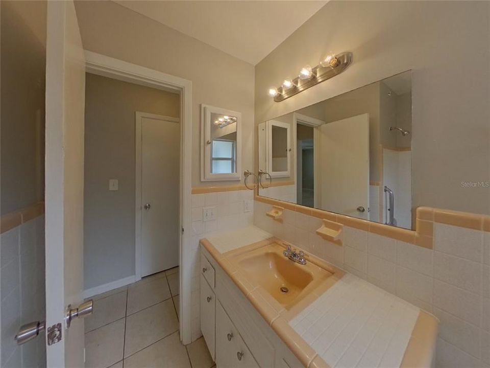 Activo con contrato: $2,319 (3 camas, 2 baños, 1456 Pies cuadrados)