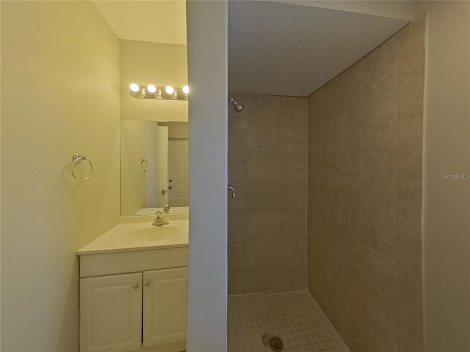 Activo con contrato: $2,319 (3 camas, 2 baños, 1456 Pies cuadrados)