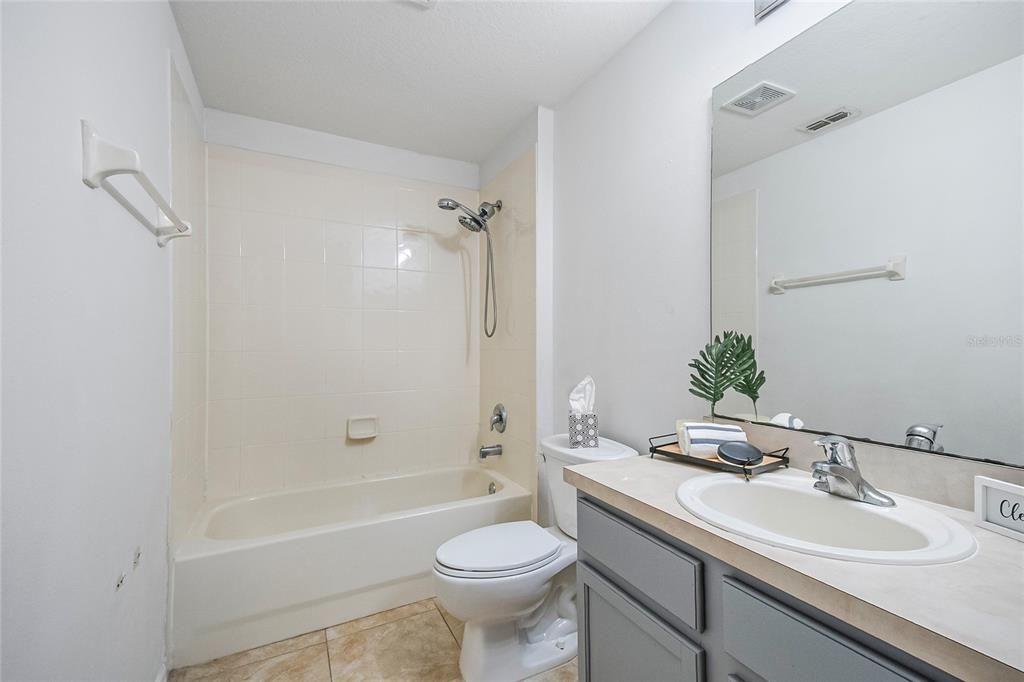 На продажу: $410,000 (4 спален, 2 ванн, 1948 Квадратных фут)