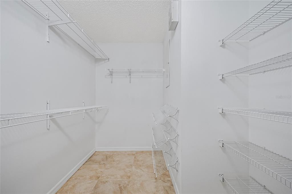 На продажу: $410,000 (4 спален, 2 ванн, 1948 Квадратных фут)