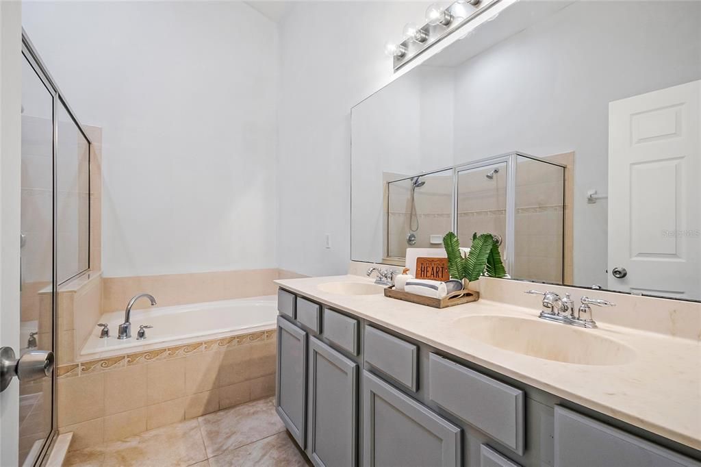 На продажу: $410,000 (4 спален, 2 ванн, 1948 Квадратных фут)