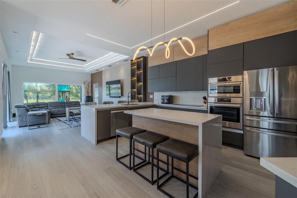 出租: $4,200 (4 贝兹, 3 浴室, 2381 平方英尺)