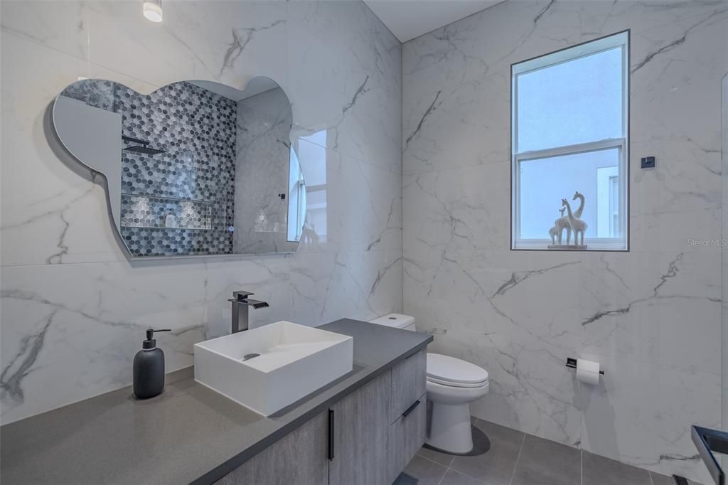 出租: $4,200 (4 贝兹, 3 浴室, 2381 平方英尺)