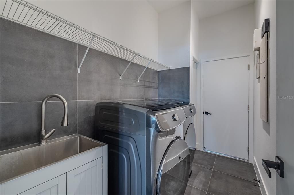 出租: $4,200 (4 贝兹, 3 浴室, 2381 平方英尺)