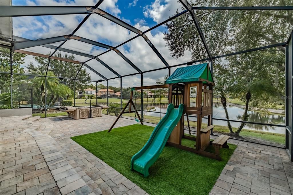 出租: $4,200 (4 贝兹, 3 浴室, 2381 平方英尺)