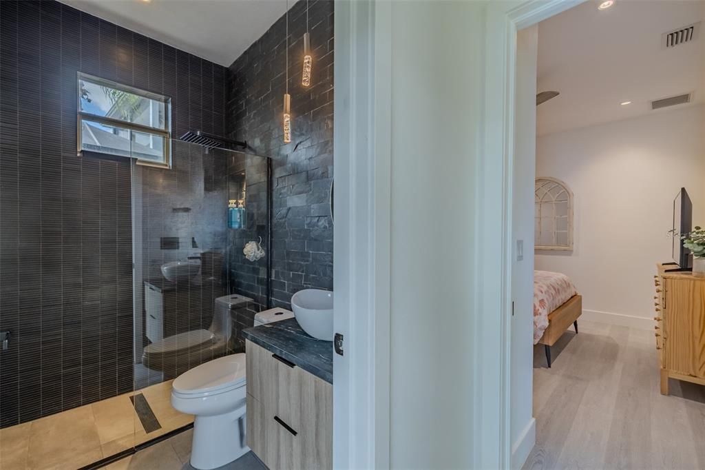 出租: $4,200 (4 贝兹, 3 浴室, 2381 平方英尺)