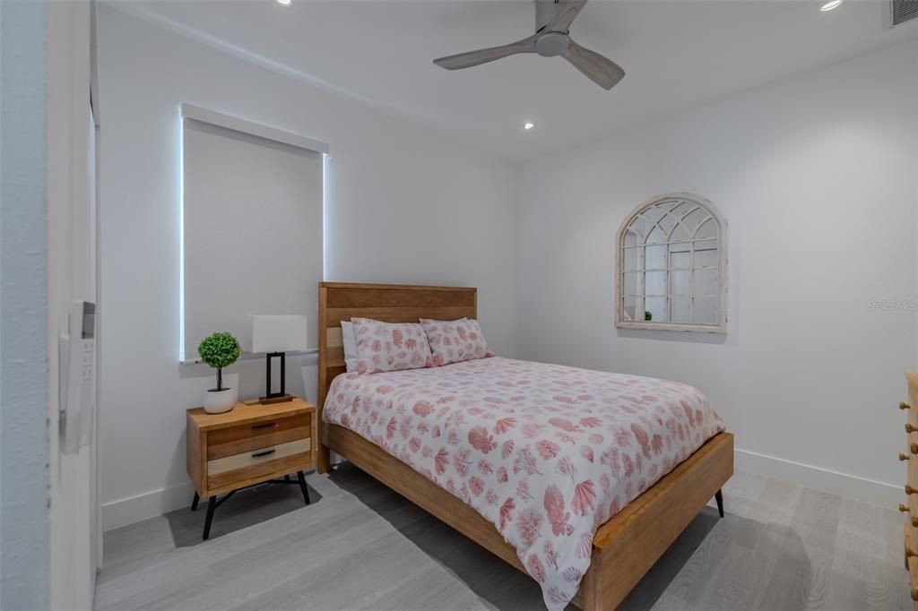 出租: $4,200 (4 贝兹, 3 浴室, 2381 平方英尺)