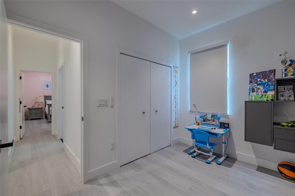 出租: $4,200 (4 贝兹, 3 浴室, 2381 平方英尺)