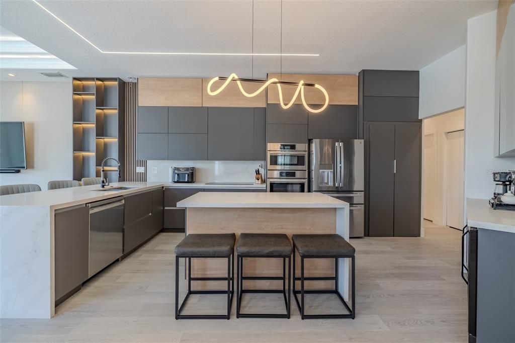 出租: $4,200 (4 贝兹, 3 浴室, 2381 平方英尺)