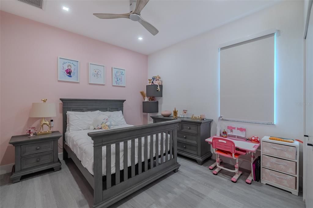 出租: $4,200 (4 贝兹, 3 浴室, 2381 平方英尺)