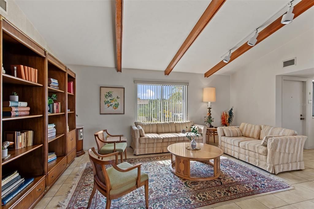 For Sale: $525,000 (3 beds, 2 baths, 1830 Square Feet)