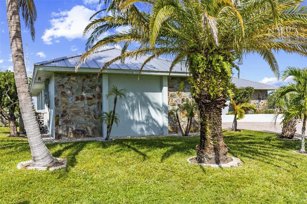 For Sale: $525,000 (3 beds, 2 baths, 1830 Square Feet)