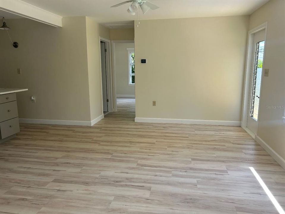 出租: $2,000 (2 贝兹, 2 浴室, 1102 平方英尺)