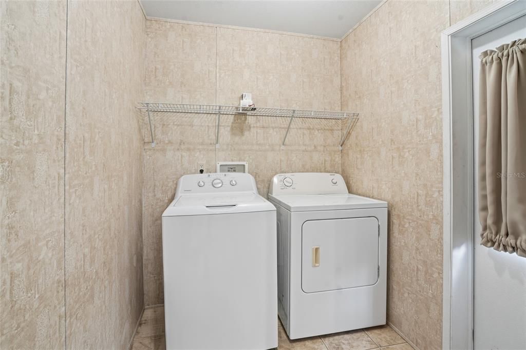 En Venta: $300,000 (4 camas, 2 baños, 1512 Pies cuadrados)