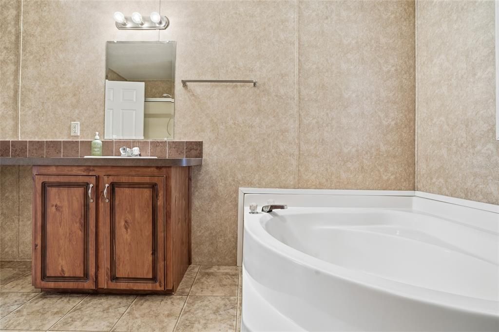 En Venta: $300,000 (4 camas, 2 baños, 1512 Pies cuadrados)