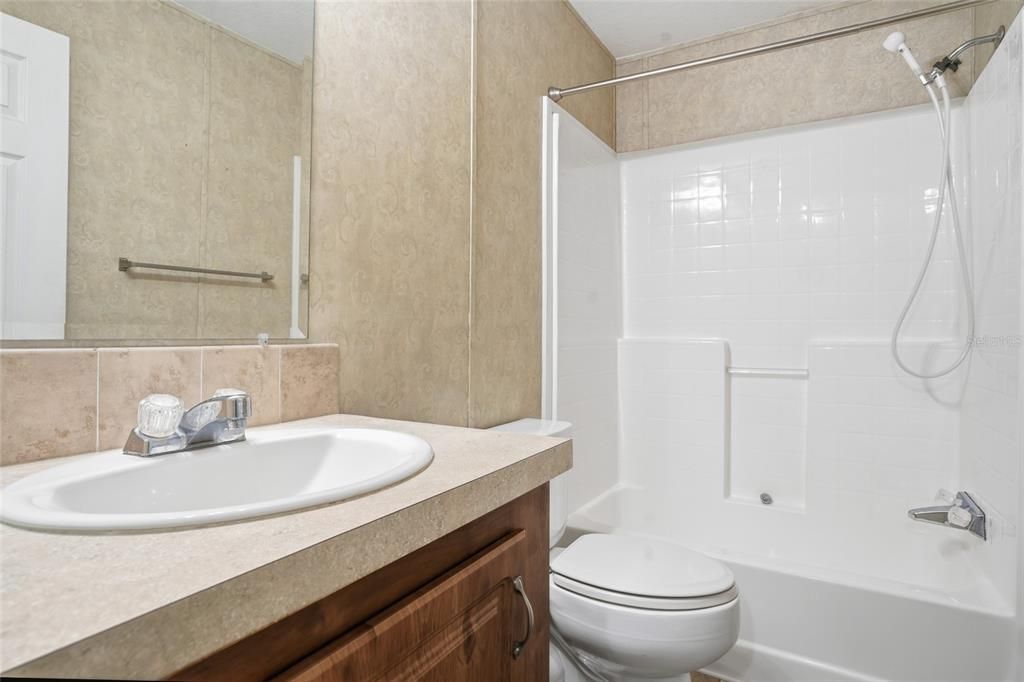 En Venta: $300,000 (4 camas, 2 baños, 1512 Pies cuadrados)