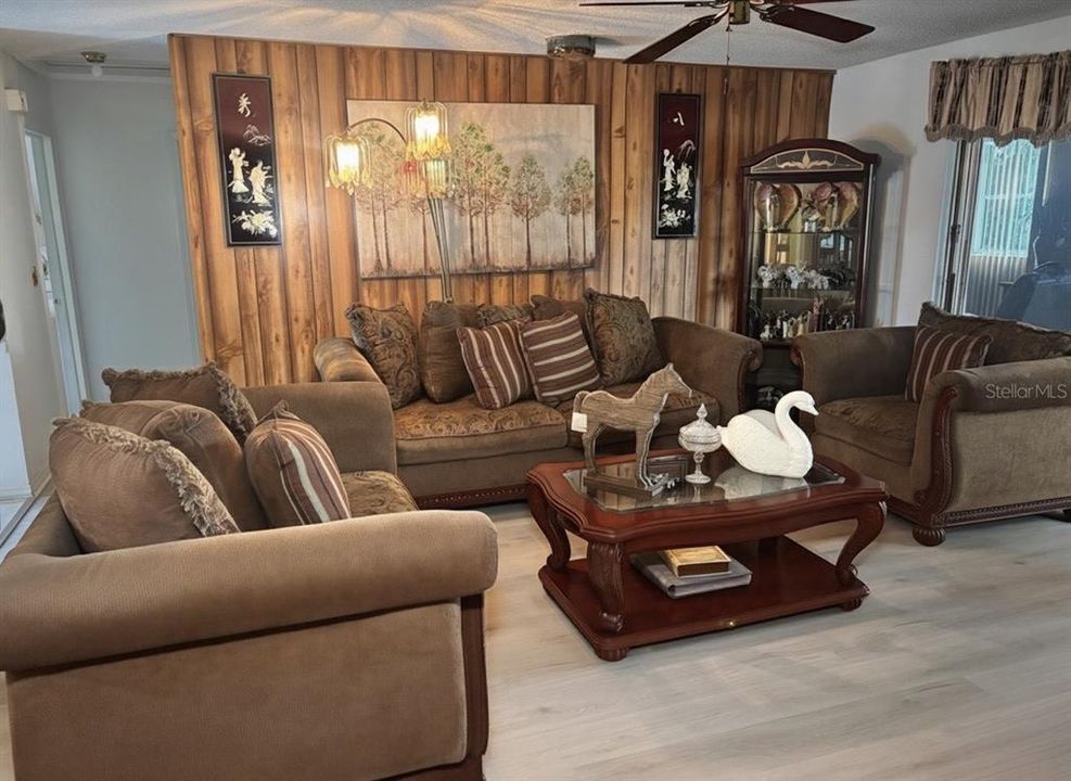 待售: $299,900 (3 贝兹, 2 浴室, 1579 平方英尺)