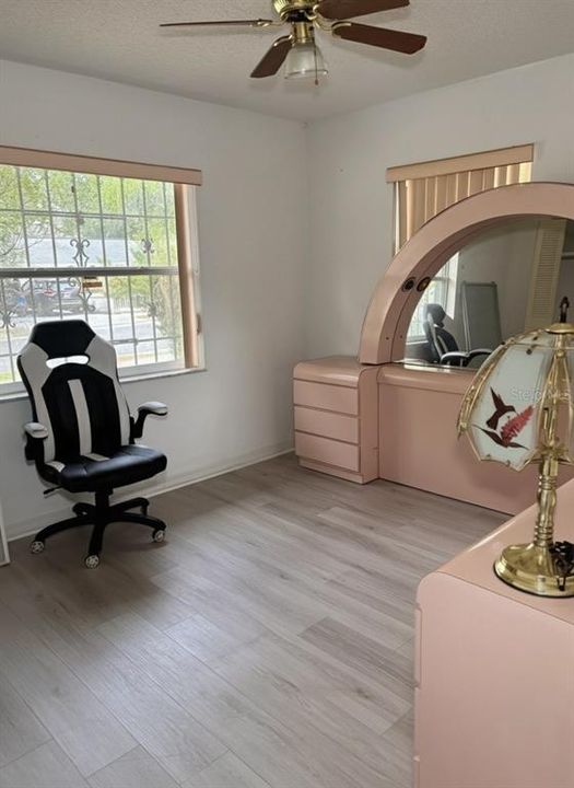 待售: $299,900 (3 贝兹, 2 浴室, 1579 平方英尺)