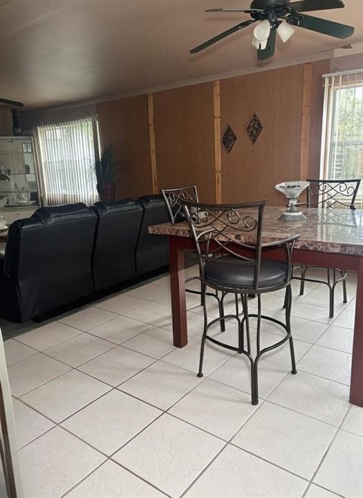 待售: $299,900 (3 贝兹, 2 浴室, 1579 平方英尺)