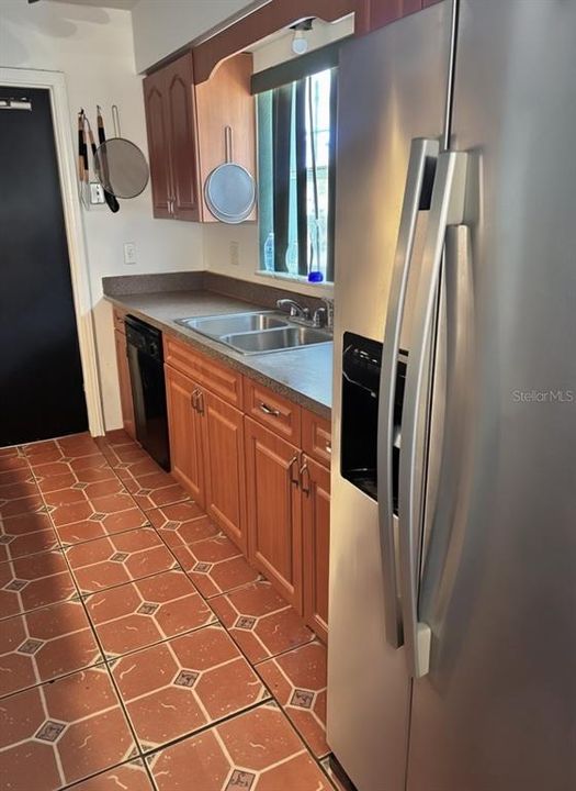 待售: $299,900 (3 贝兹, 2 浴室, 1579 平方英尺)