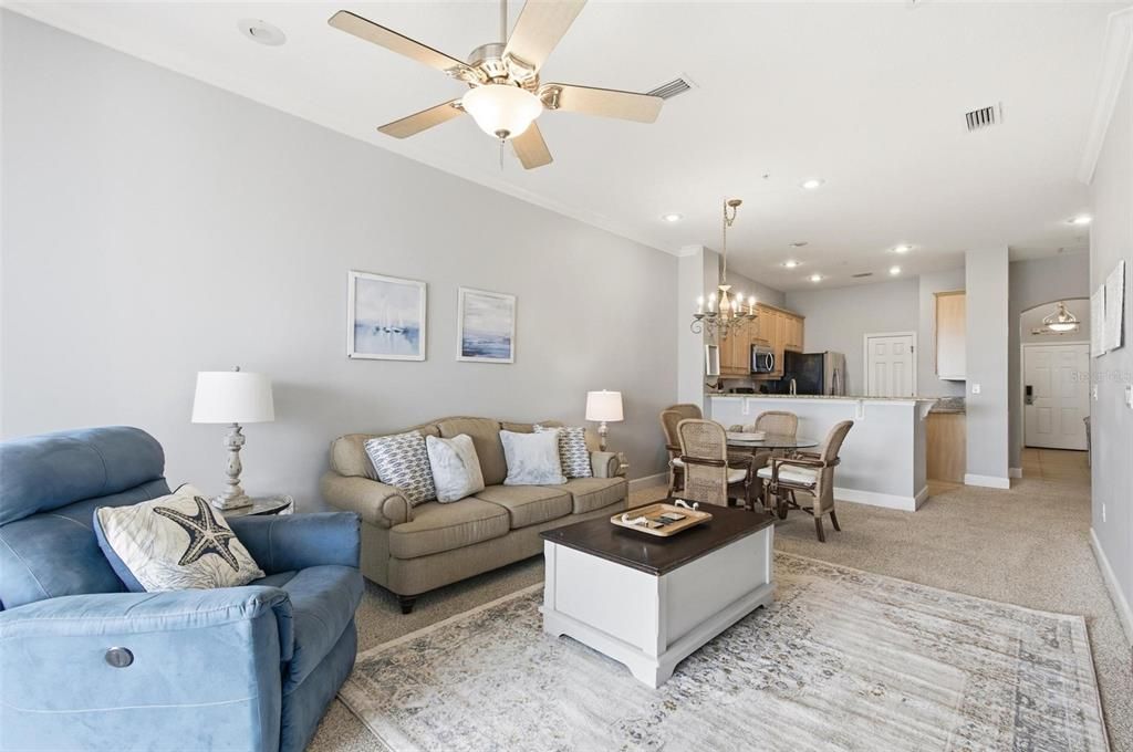 Под контрактом: $424,000 (3 спален, 2 ванн, 1264 Квадратных фут)