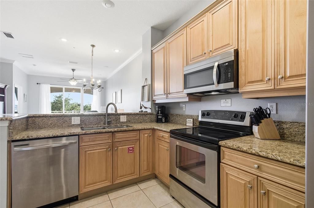 Под контрактом: $424,000 (3 спален, 2 ванн, 1264 Квадратных фут)