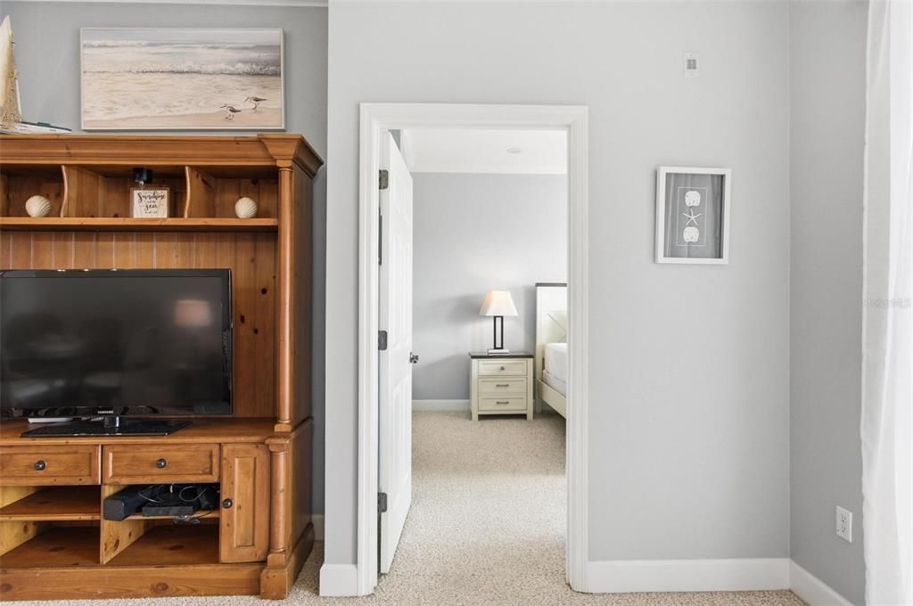 Под контрактом: $424,000 (3 спален, 2 ванн, 1264 Квадратных фут)