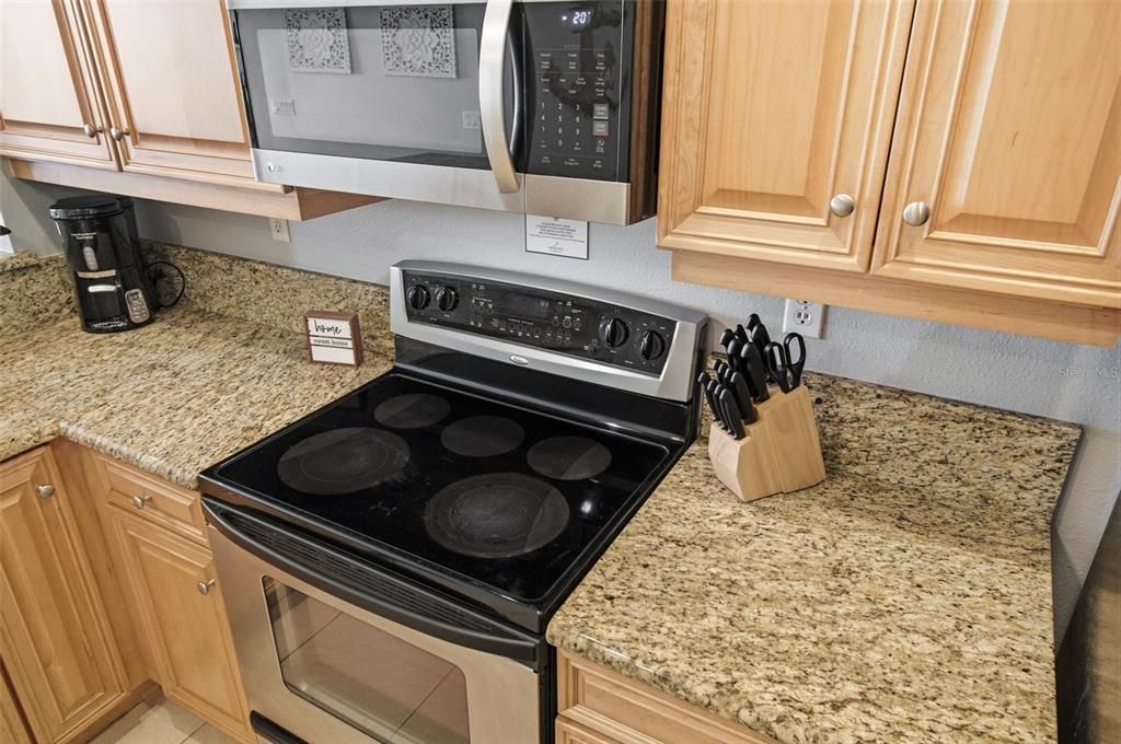 Под контрактом: $424,000 (3 спален, 2 ванн, 1264 Квадратных фут)