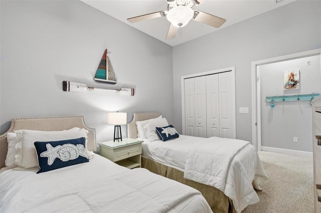 Под контрактом: $424,000 (3 спален, 2 ванн, 1264 Квадратных фут)