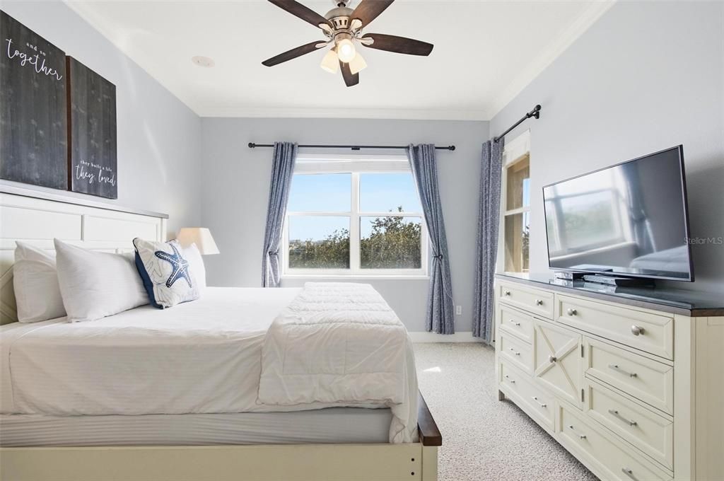 Под контрактом: $424,000 (3 спален, 2 ванн, 1264 Квадратных фут)