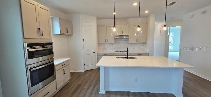 На продажу: $559,551 (4 спален, 2 ванн, 2015 Квадратных фут)