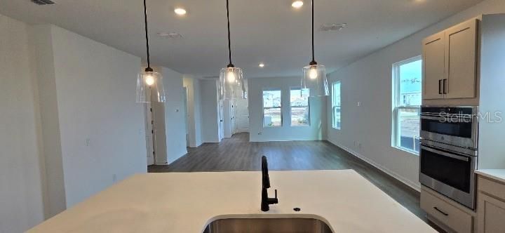 На продажу: $559,551 (4 спален, 2 ванн, 2015 Квадратных фут)