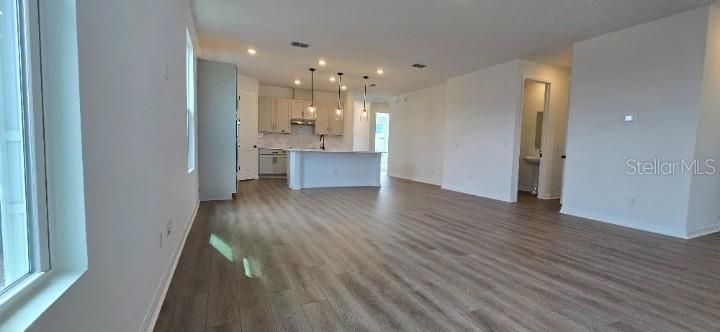 На продажу: $559,551 (4 спален, 2 ванн, 2015 Квадратных фут)