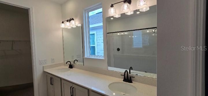 На продажу: $559,551 (4 спален, 2 ванн, 2015 Квадратных фут)